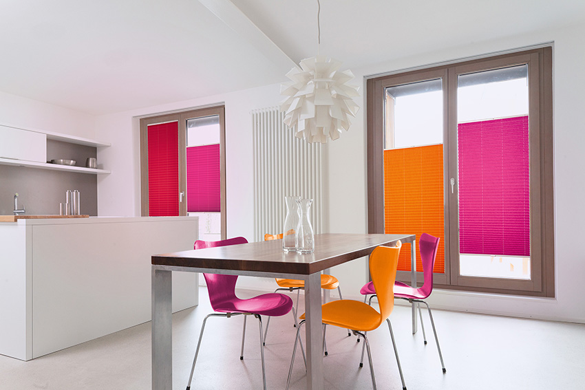 Modernes Plissee am Fenster